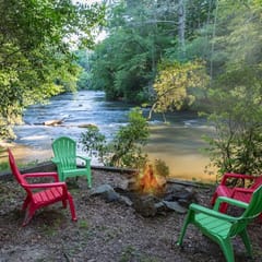 Rushing River Lodge by Mountain Oasis | Rustic Cabin on Cartecay