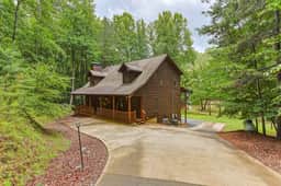 Fish Trap Retreat by Mountain Oasis | Riverfront Escape - Image 3