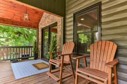 Chestnut Hills Lodge by Mountain Oasis | 4 Private Acres - Fence - Image 5
