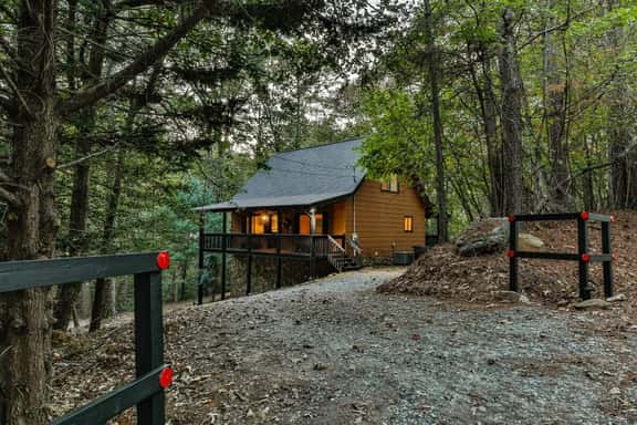 Bronze Bow Cabin By Mountain Oasis | Cozy Cabin in Ellijay - Image 1